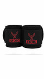 Wrist Wraps de Stoic brindan soporte y estabilidad a las muñecas, reduciendo el riesgo de lesiones y mejorando el control en levantamientos pesados